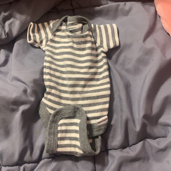 Preemie onesies(4) - Picture 3 of 5